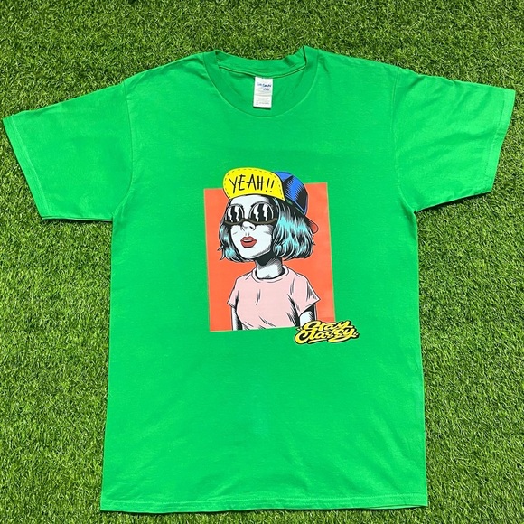 GILDAN- Stay classy cool girl graphic green T-shirt for men’s & women’s - Picture 2 of 5